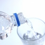 塩水を飲むのは健康にいい？その効果や飲み過ぎによる危険性は？